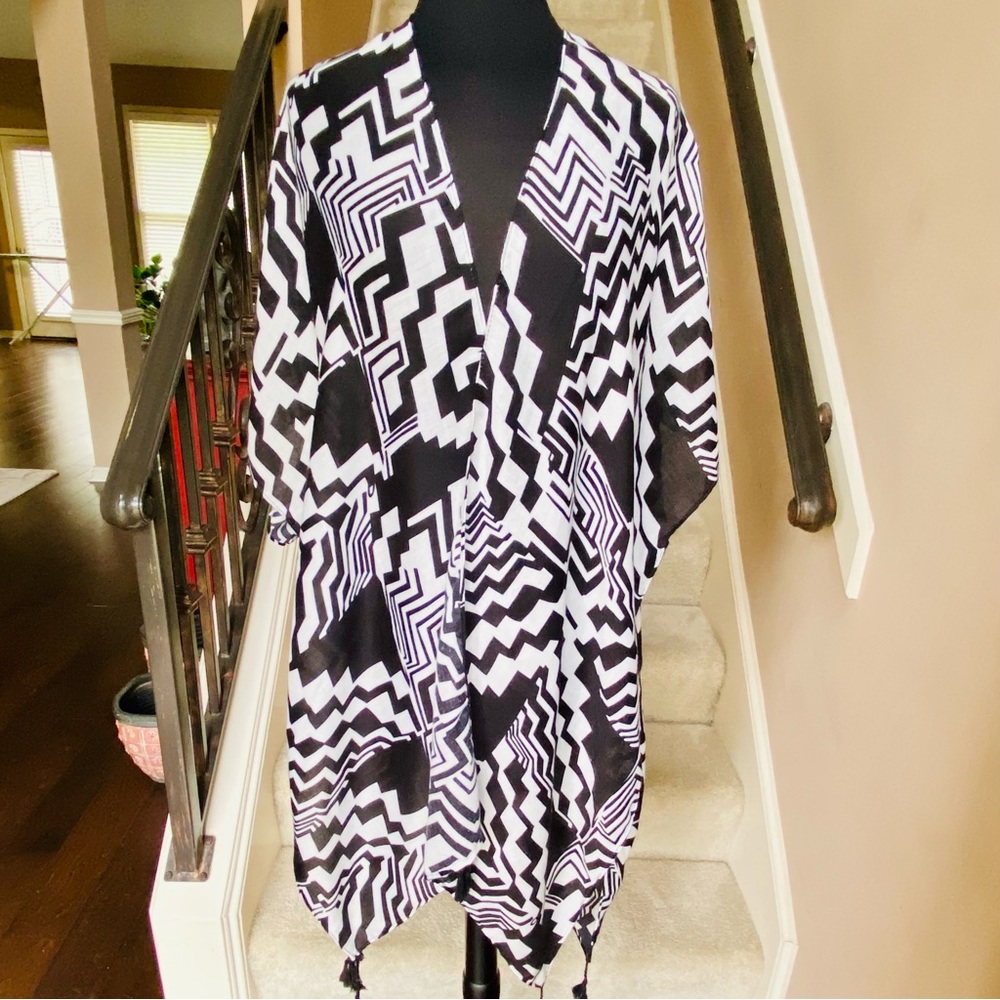 Black/White Geometric Print Kimono
